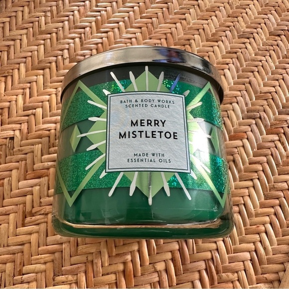 Bath & Body Works Merry Mistole 3 Wick Candle - Picture 1 of 3
